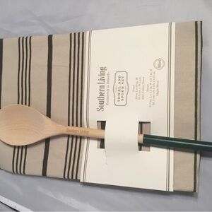 Southern LIVING TOWEL AND SPOON SET